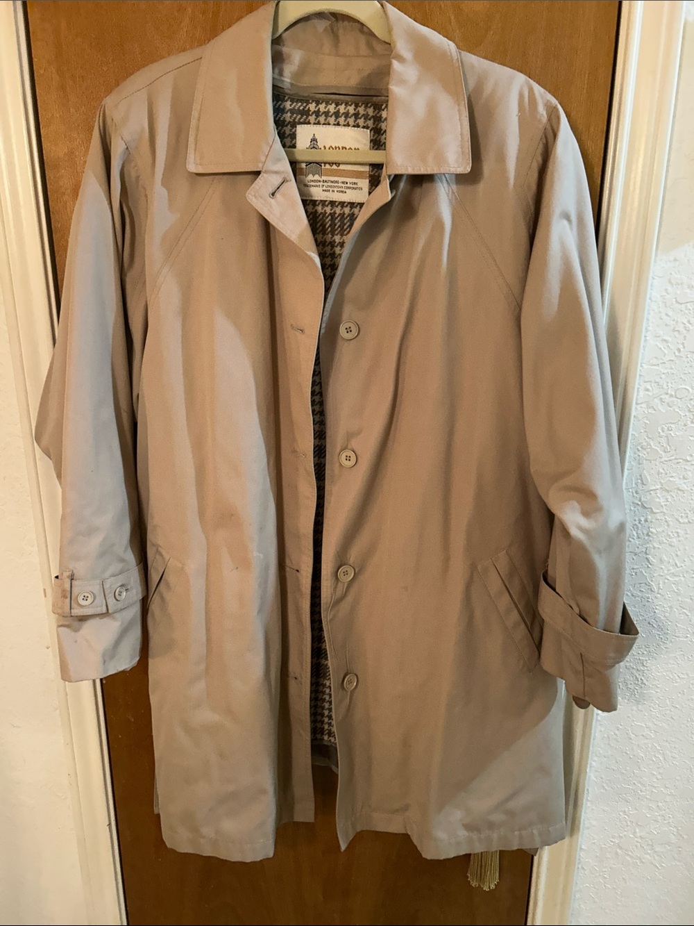 Vintage London Fog. Beautiful inlay.  18.